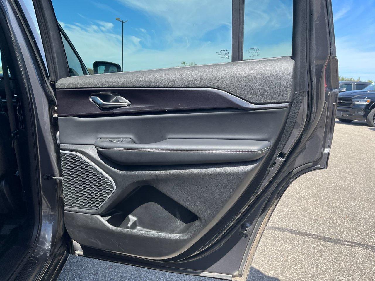 2021 Jeep Grand Cherokee L ALTITUDE 4X4 Photo