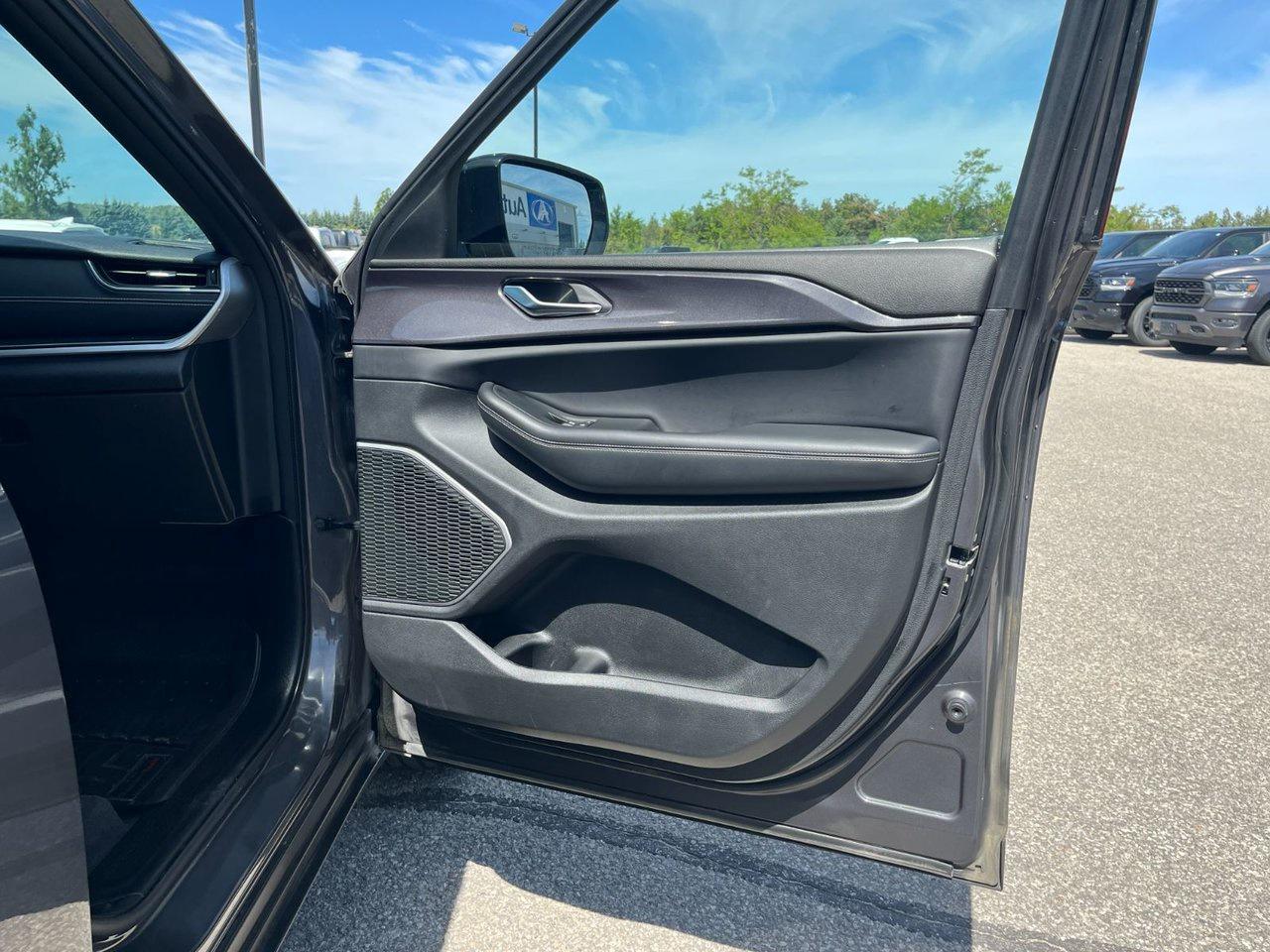 2021 Jeep Grand Cherokee L ALTITUDE 4X4 Photo