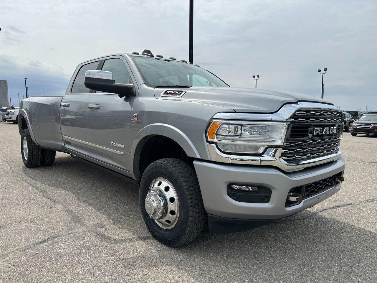 2022 RAM 3500 Dually Limited 4x4 Crew Cab 8' Box Photo2