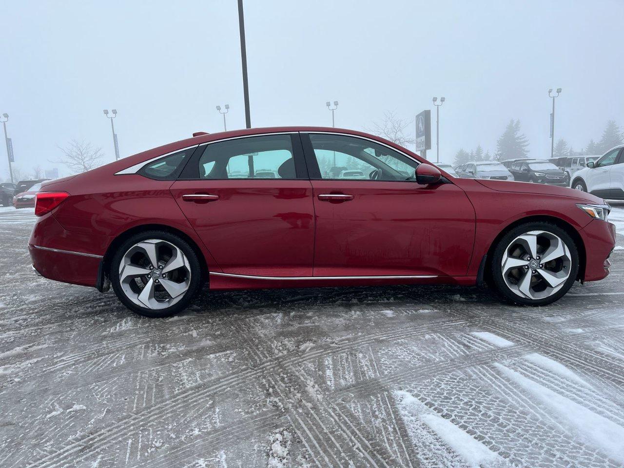 2018 Honda Accord Sedan Touring CVT Photo