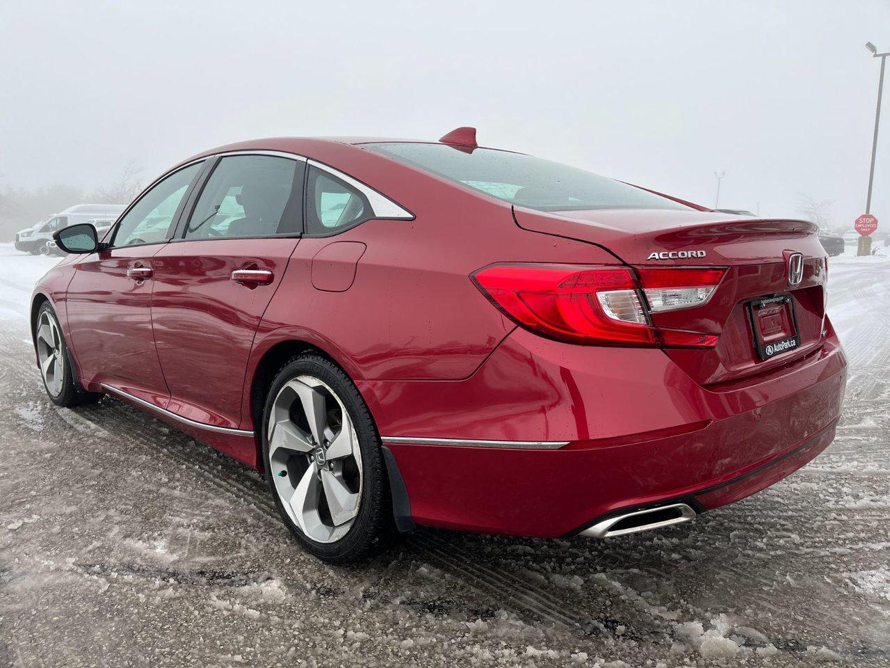 2018 Honda Accord Sedan Touring CVT Photo