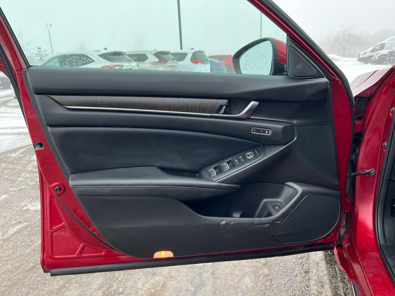 2018 Honda Accord Sedan Touring CVT Photo