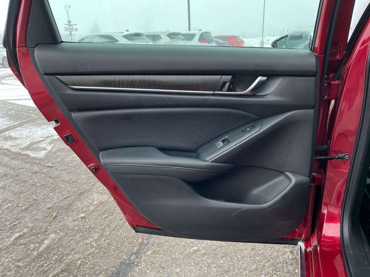 2018 Honda Accord Sedan Touring CVT Photo