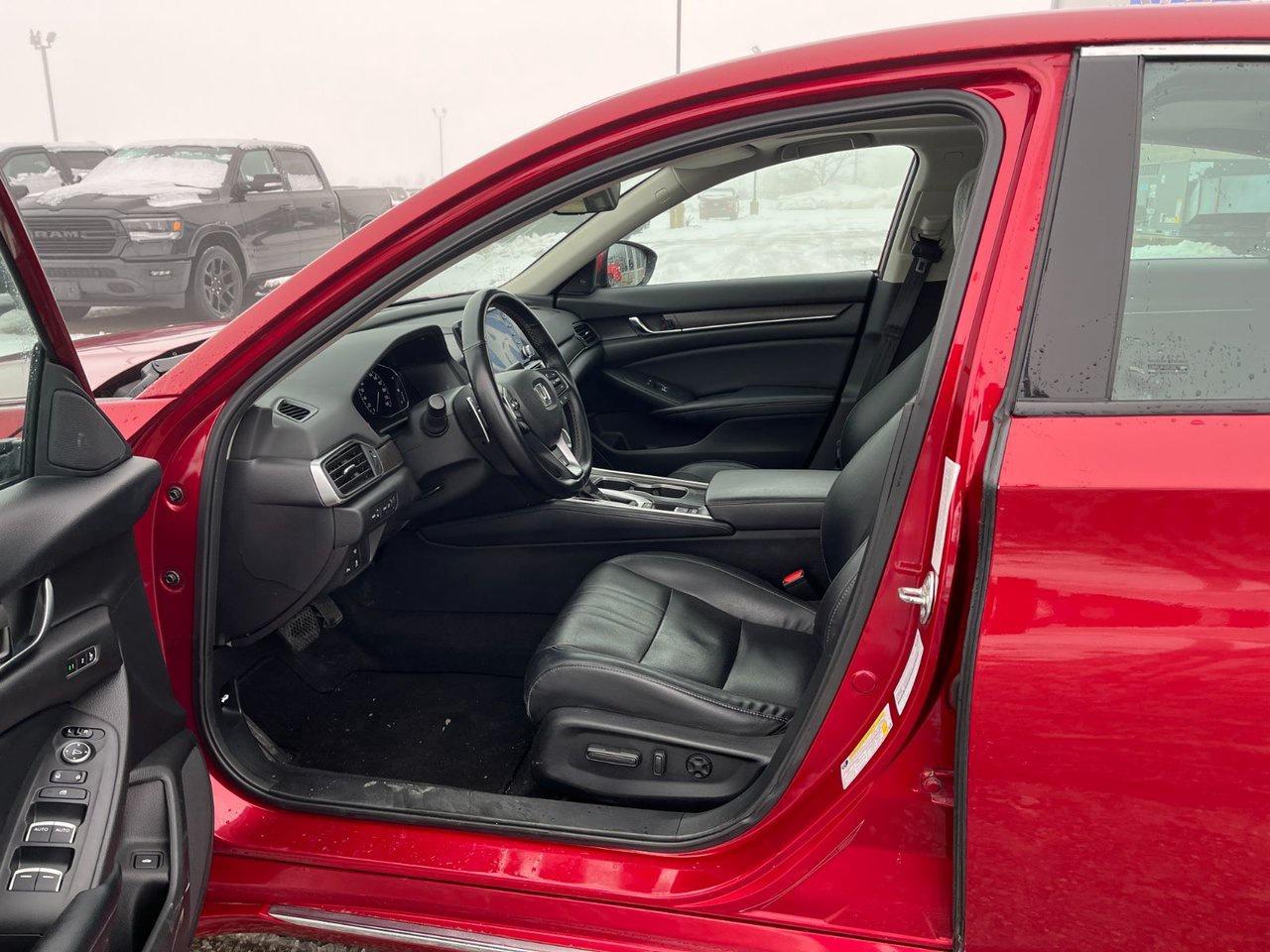 2018 Honda Accord Sedan Touring CVT Photo