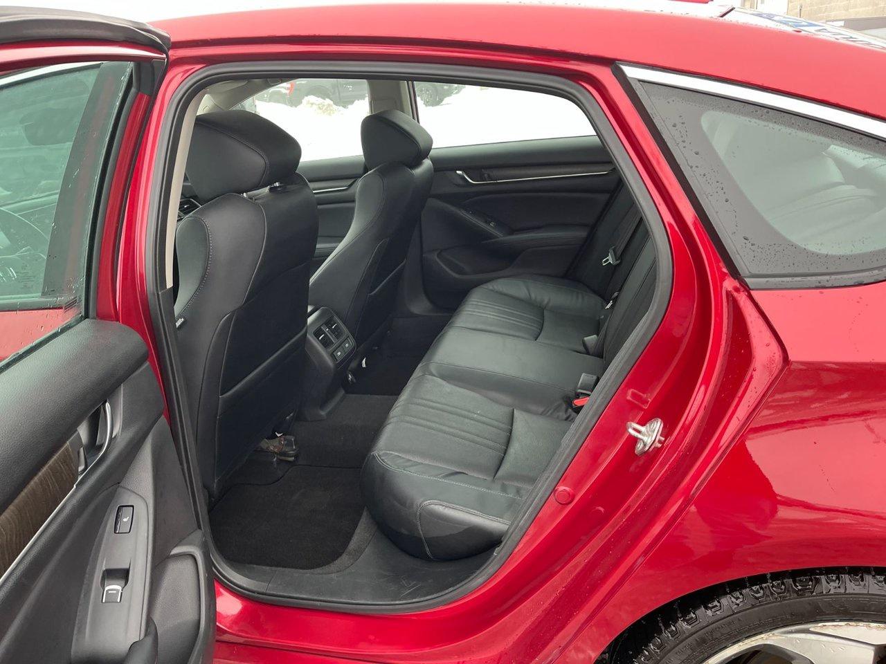 2018 Honda Accord Sedan Touring CVT Photo