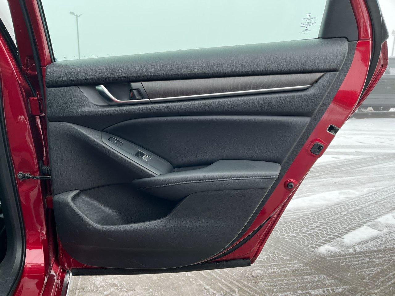 2018 Honda Accord Sedan Touring CVT Photo