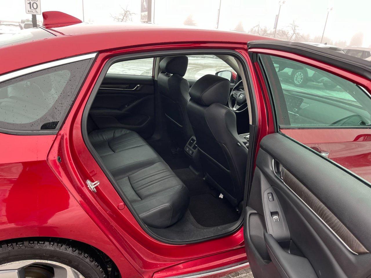 2018 Honda Accord Sedan Touring CVT Photo