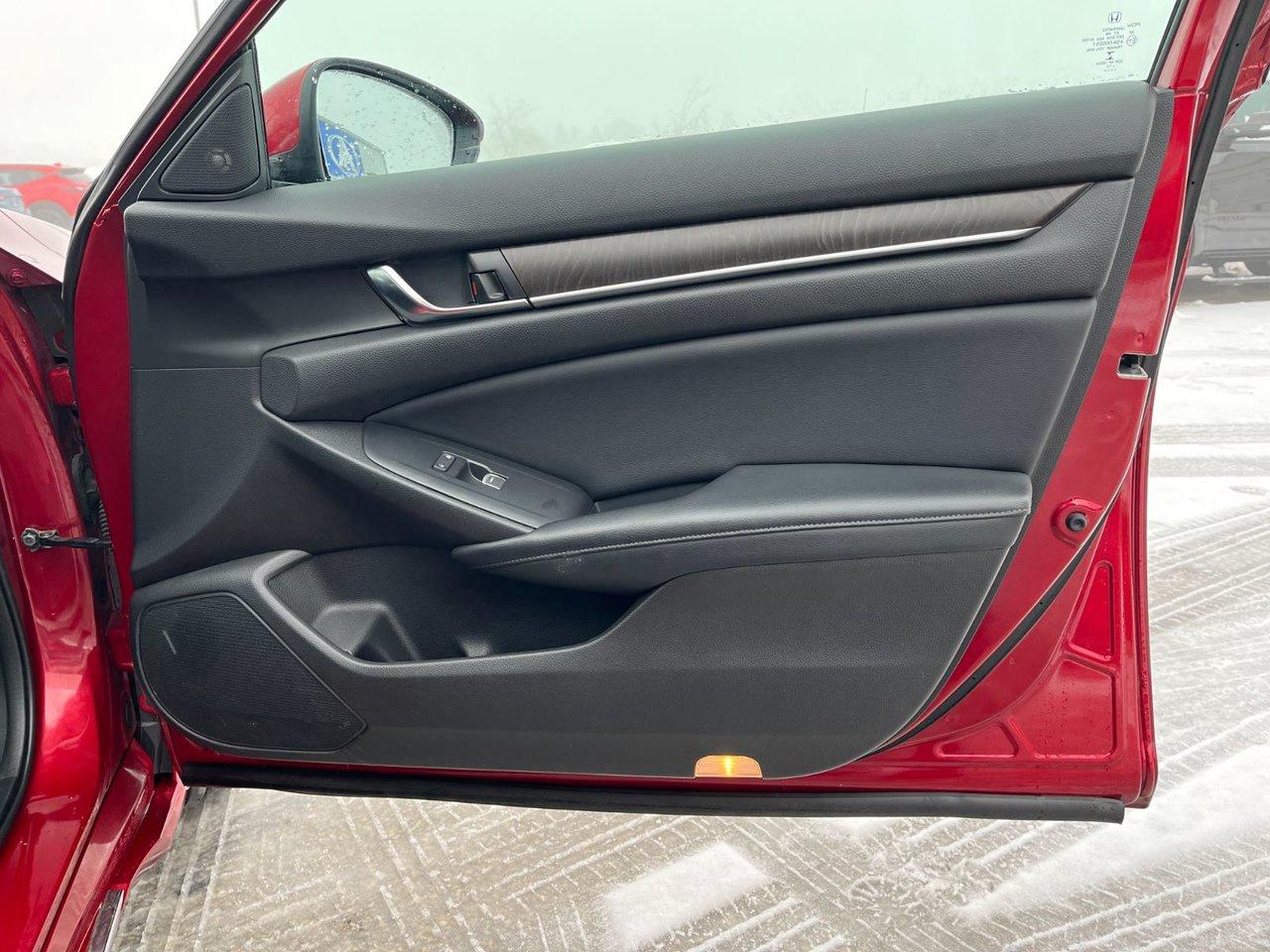 2018 Honda Accord Sedan Touring CVT Photo