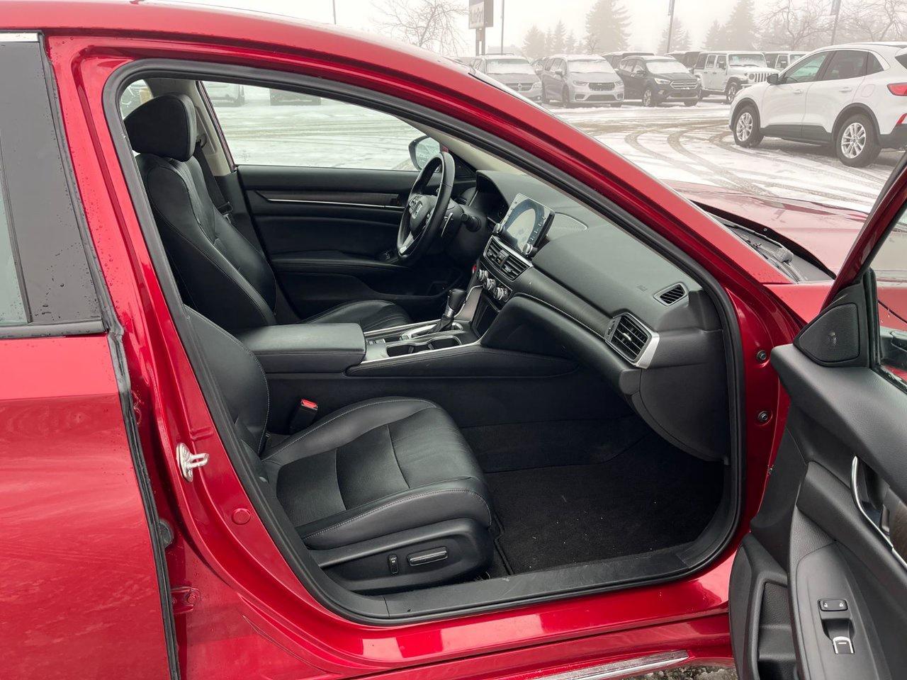 2018 Honda Accord Sedan Touring CVT Photo