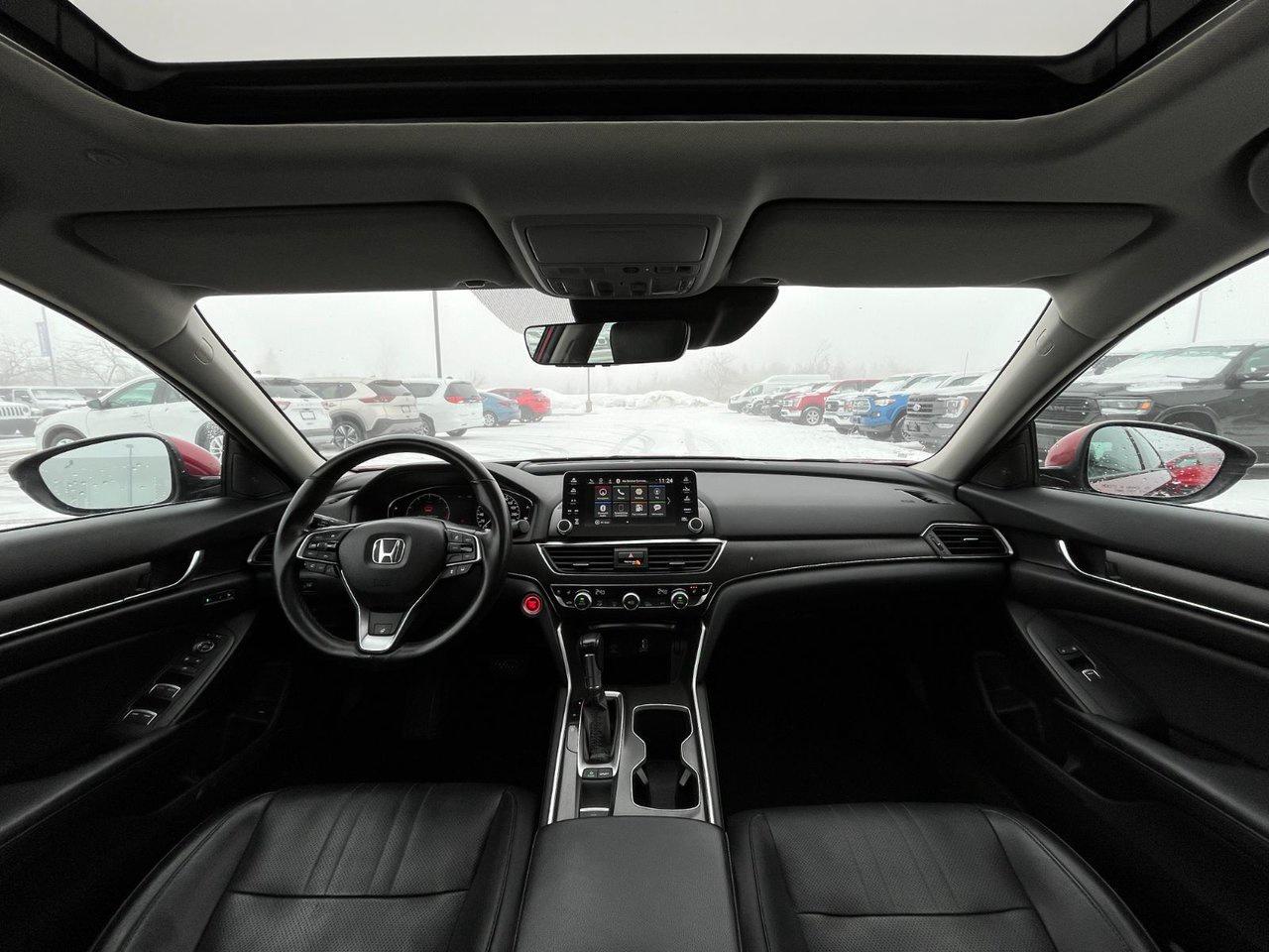 2018 Honda Accord Sedan Touring CVT Photo