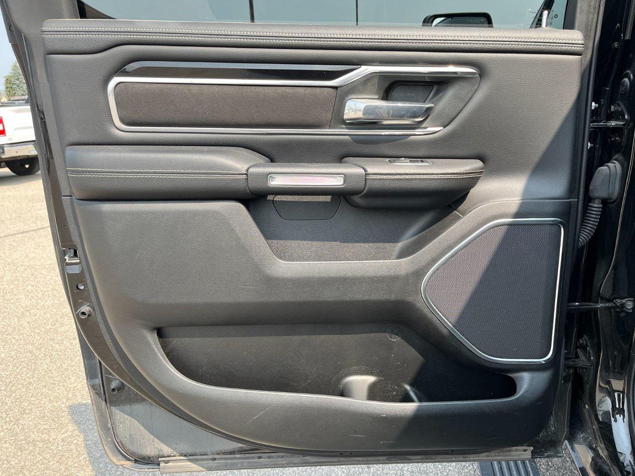 2022 RAM 1500 Laramie 4x4 Crew Cab 5'7 Box Photo