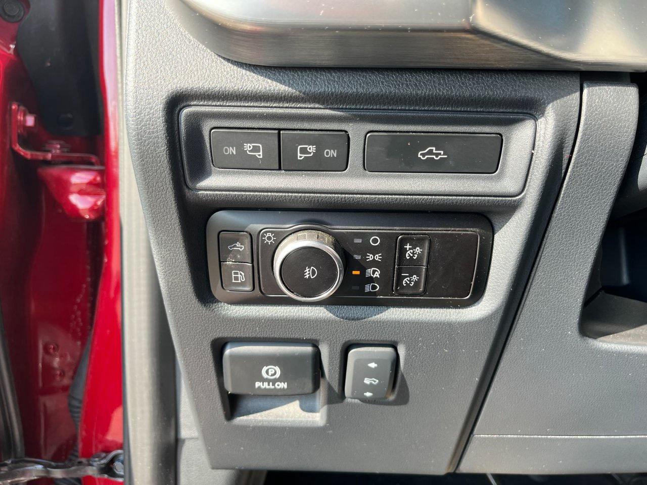 2023 Ford F-150 LARIAT 4WD Super Crew 5.5 Box Photo