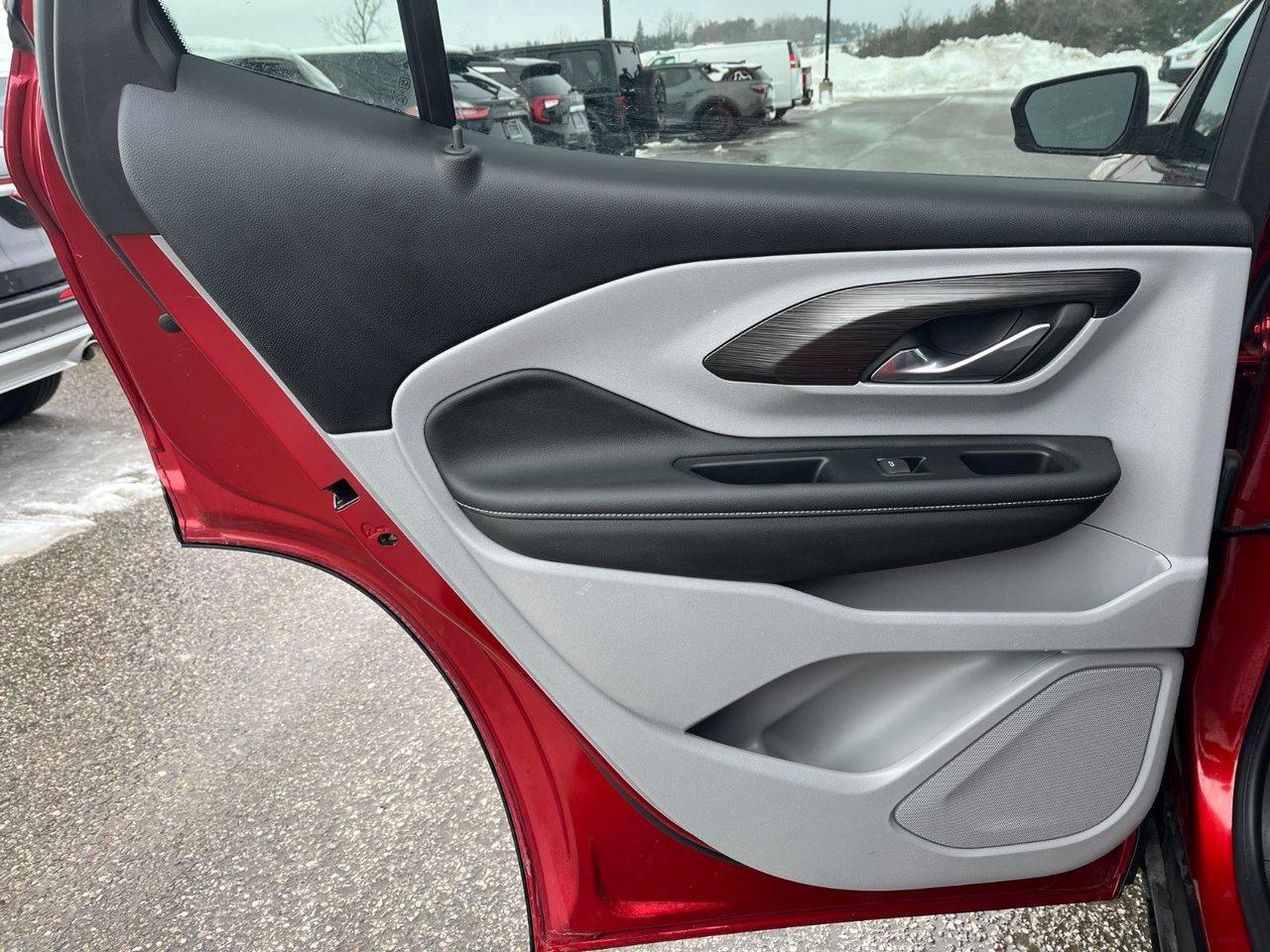 2024 GMC Terrain AWD 4DR SLE Photo