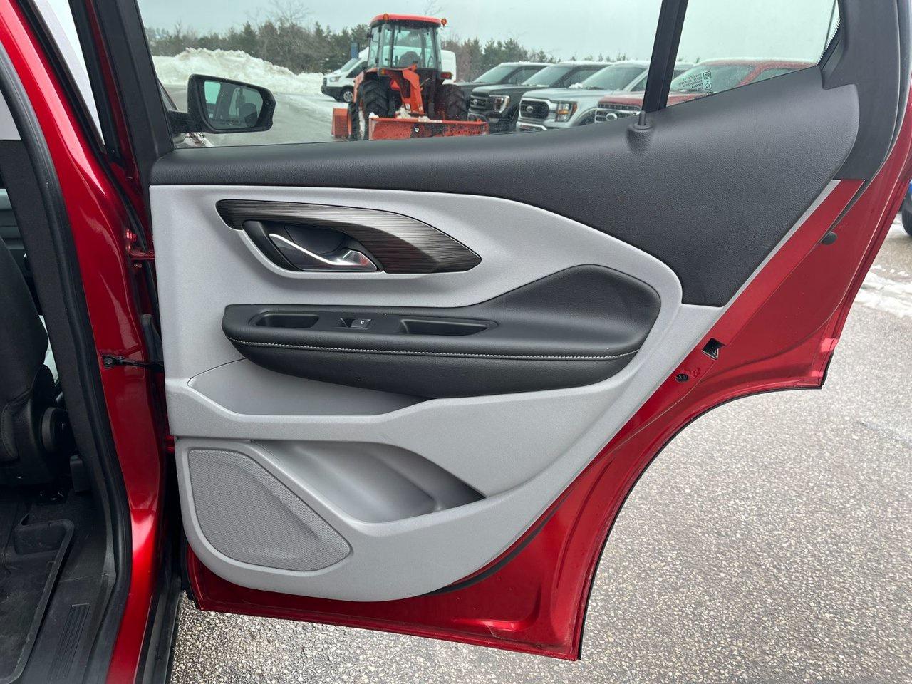 2024 GMC Terrain AWD 4DR SLE Photo