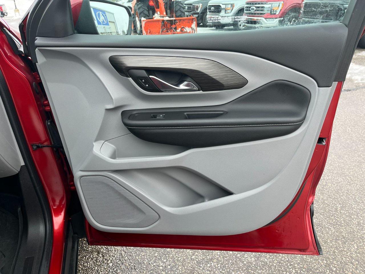 2024 GMC Terrain AWD 4DR SLE Photo