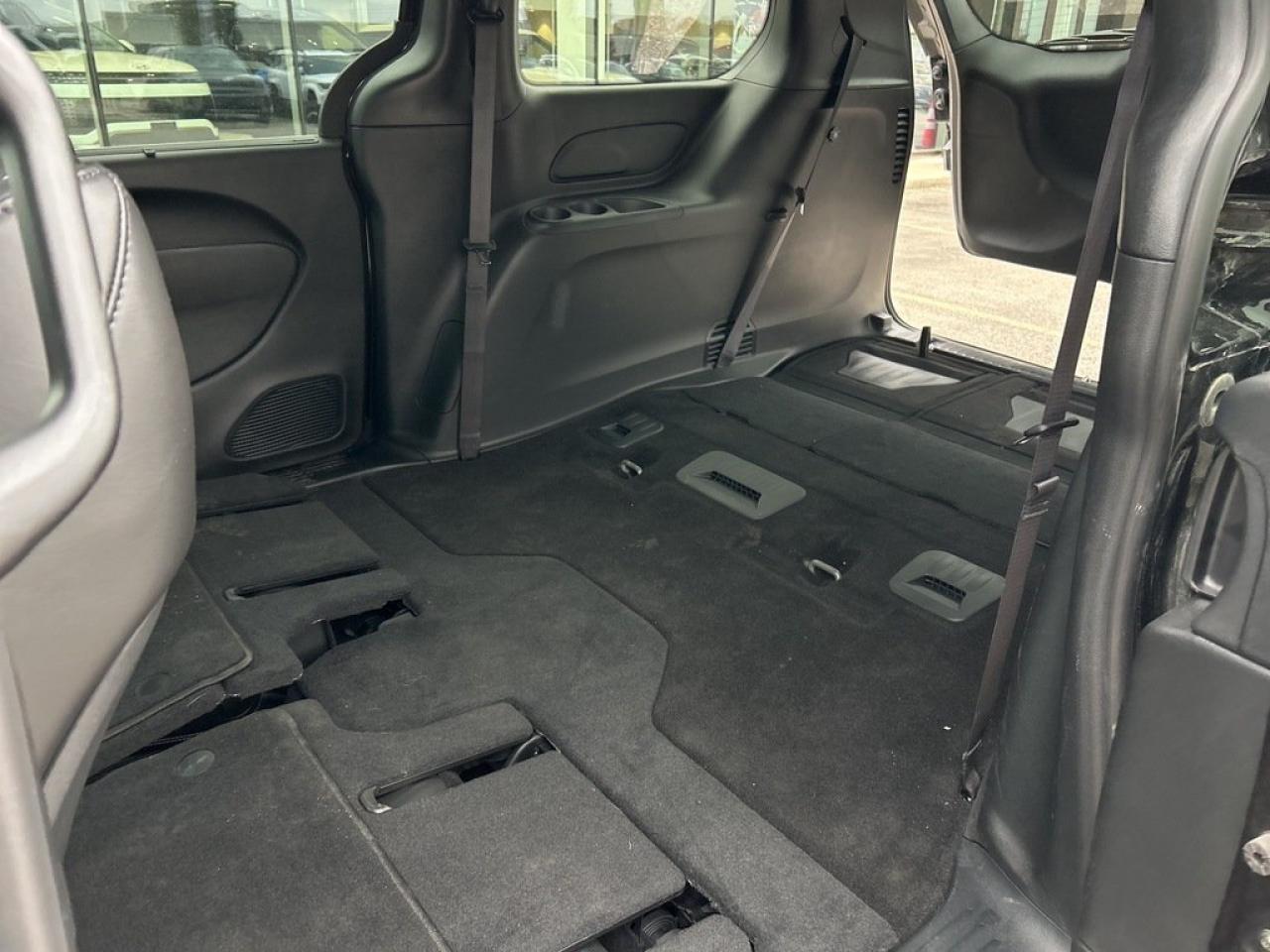 2025 Chrysler Pacifica Select Photo