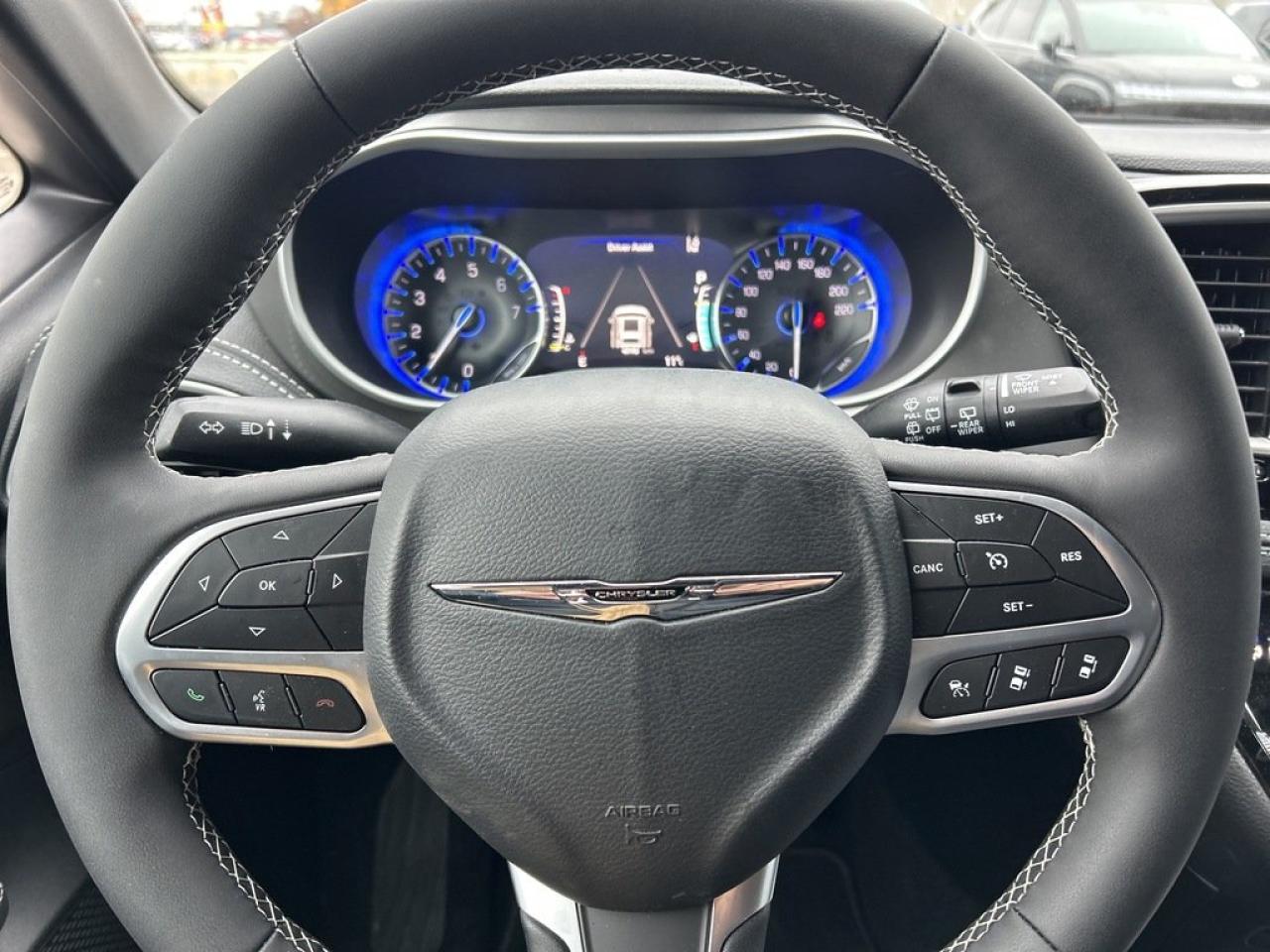 2025 Chrysler Pacifica Select Photo