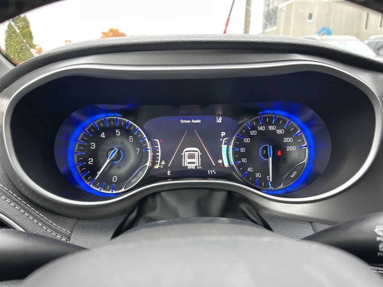 2025 Chrysler Pacifica Select Photo