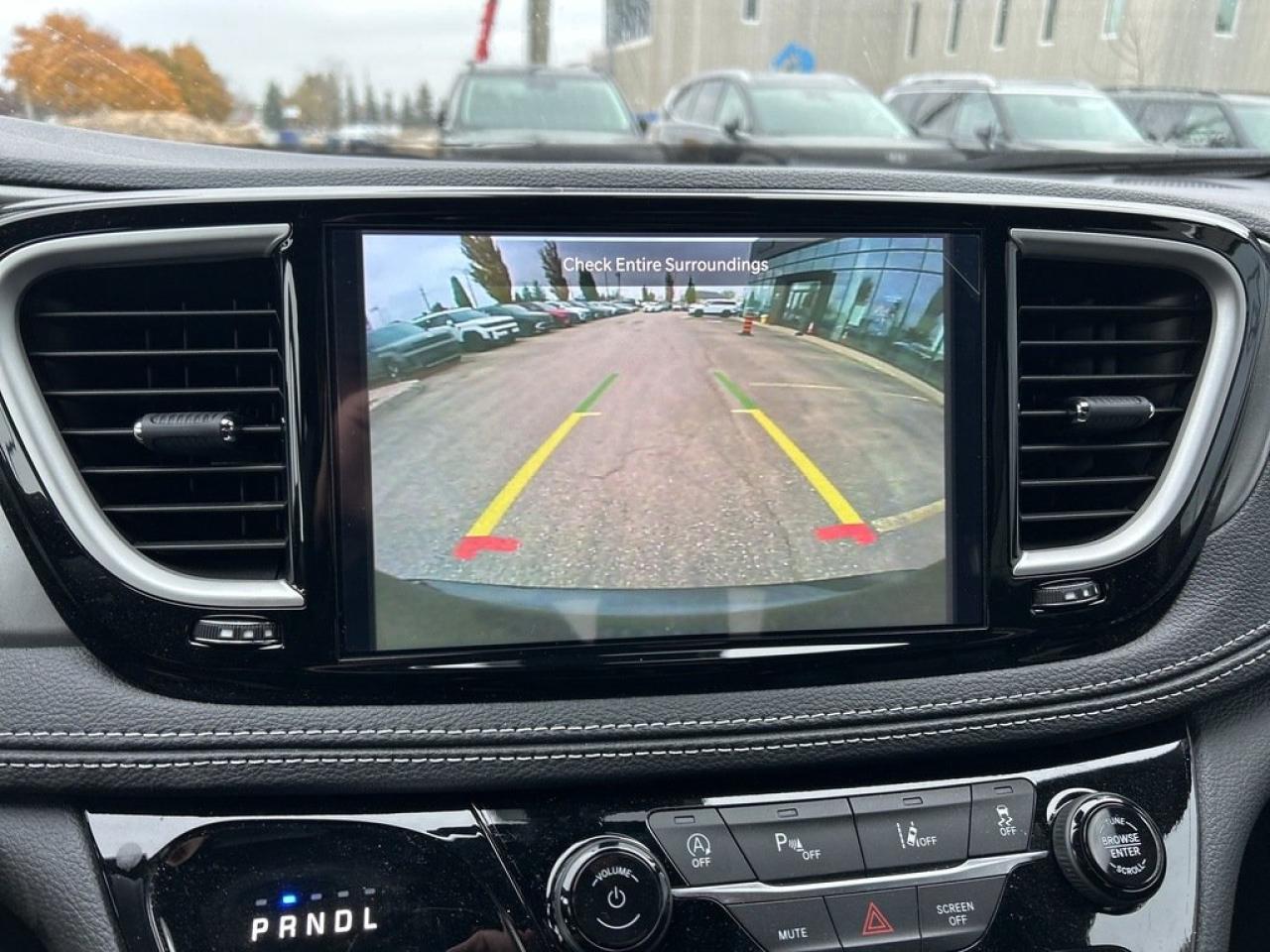 2025 Chrysler Pacifica Select Photo