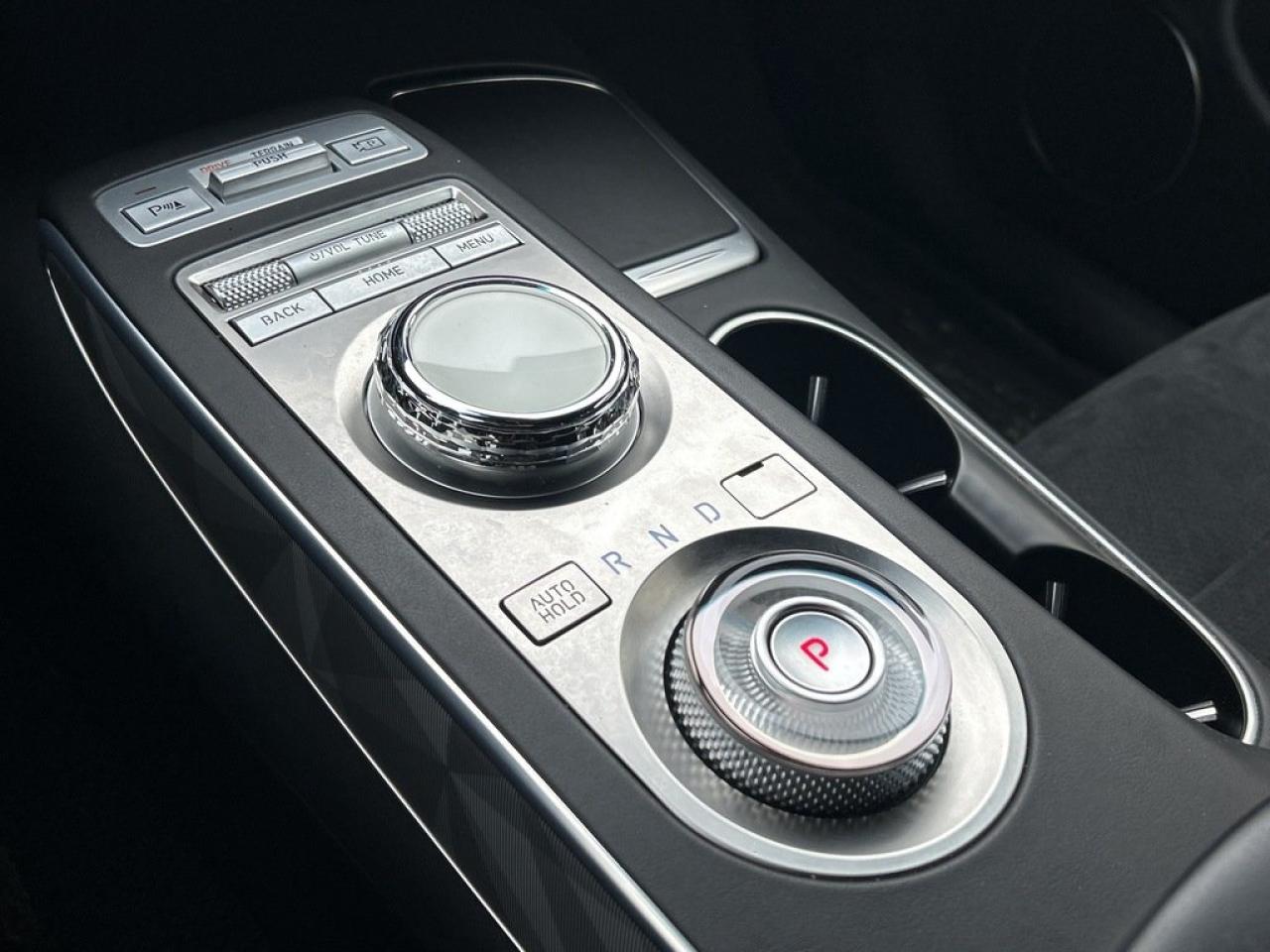 2022 Genesis GV70 2.5T Prestige Photo