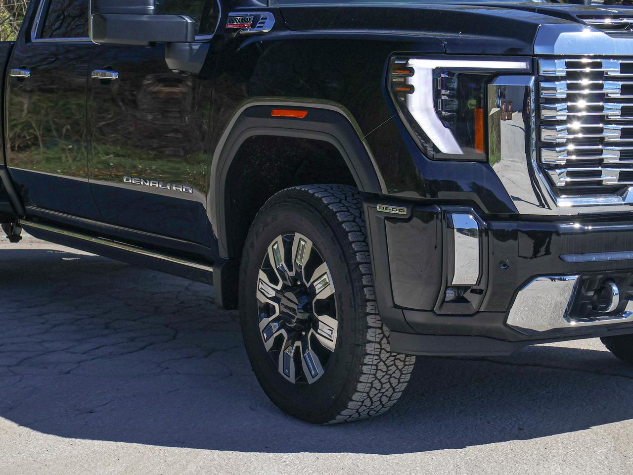 2025 GMC Sierra 3500HD Denali Photo3
