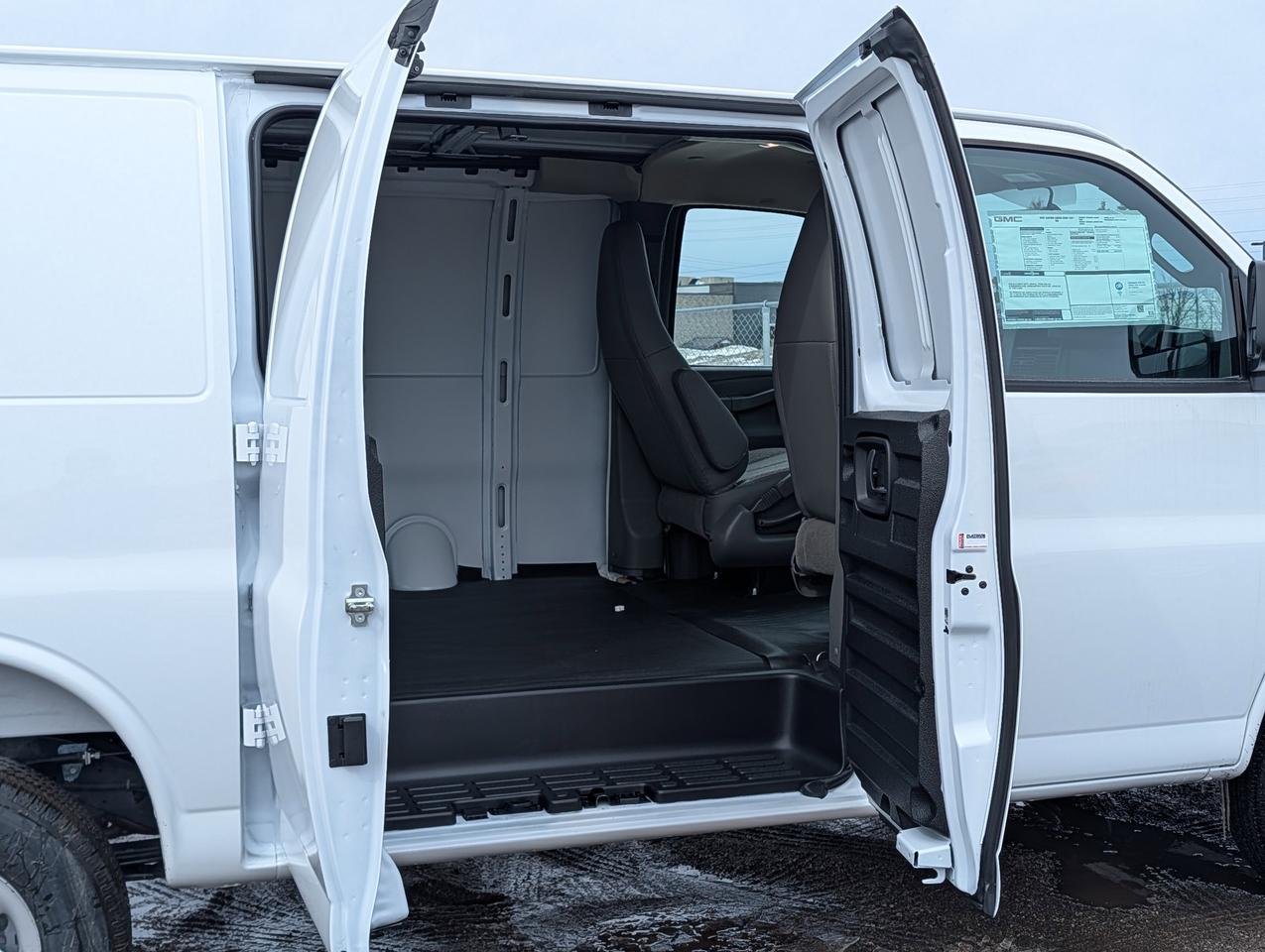 2025 GMC Savana Cargo Van  Photo