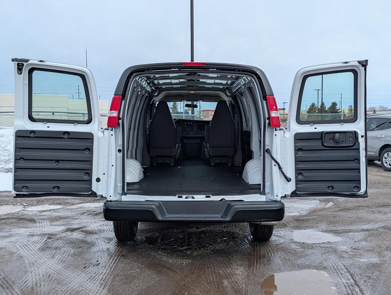 2025 GMC Savana Cargo Van  Photo