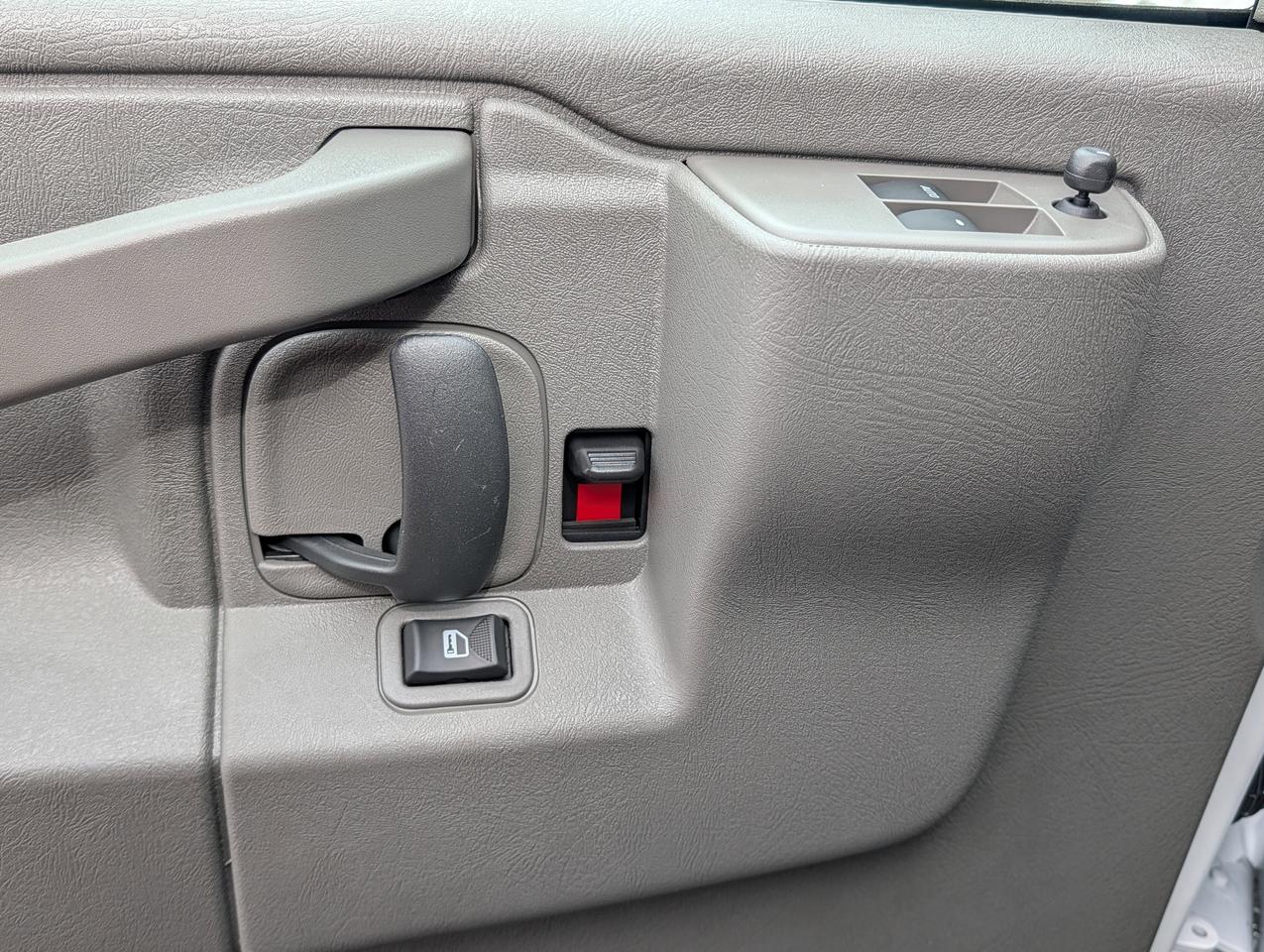 2025 GMC Savana Cargo Van  Photo