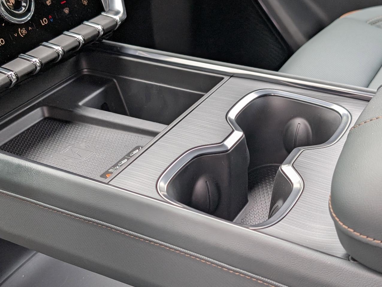 2025 GMC Acadia AT4 Photo