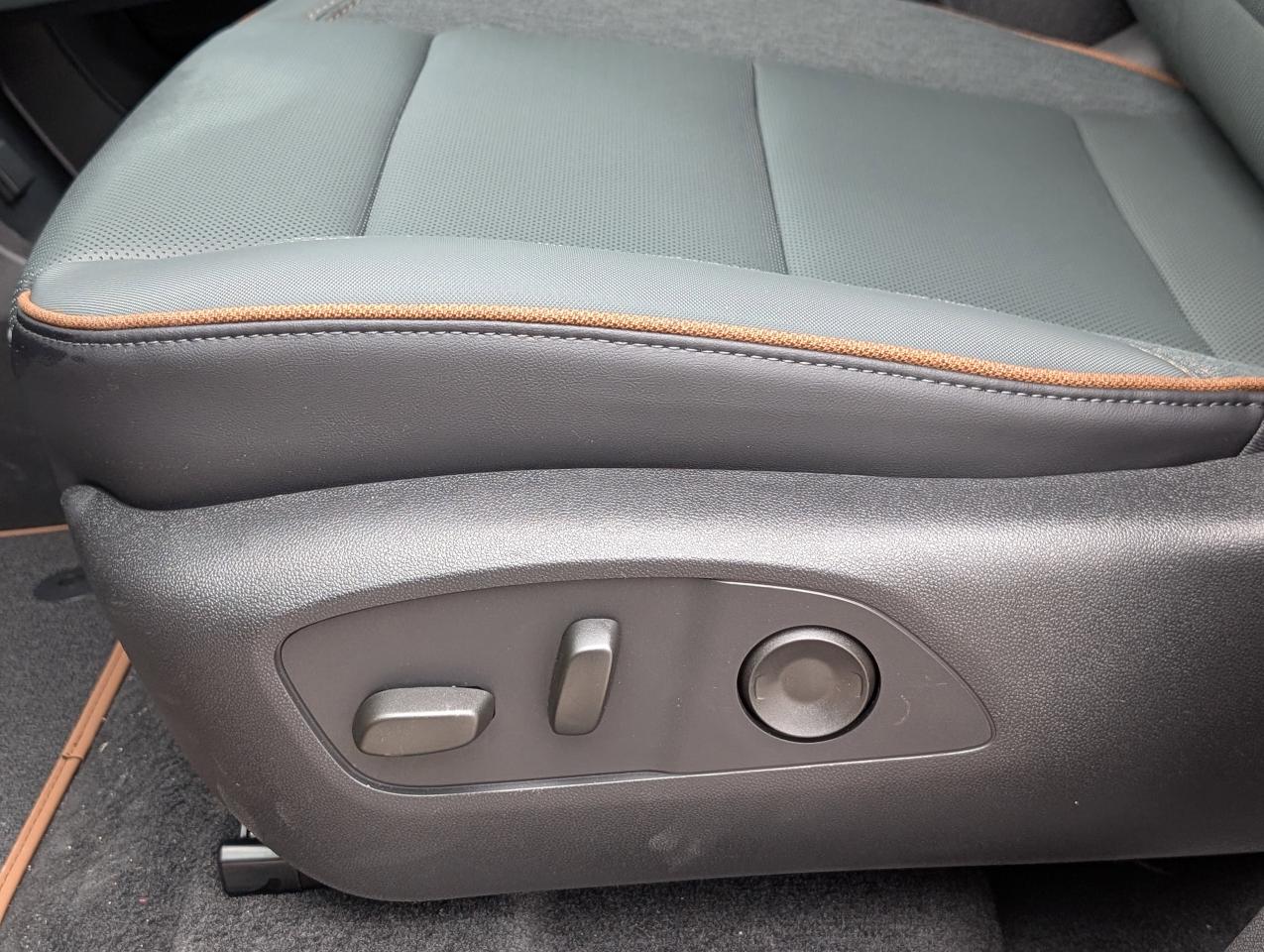 2025 GMC Acadia AT4 Photo