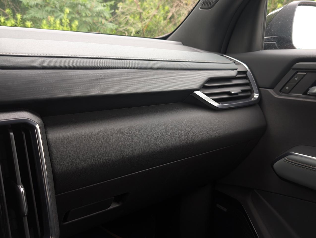 2025 GMC Acadia AT4 Photo