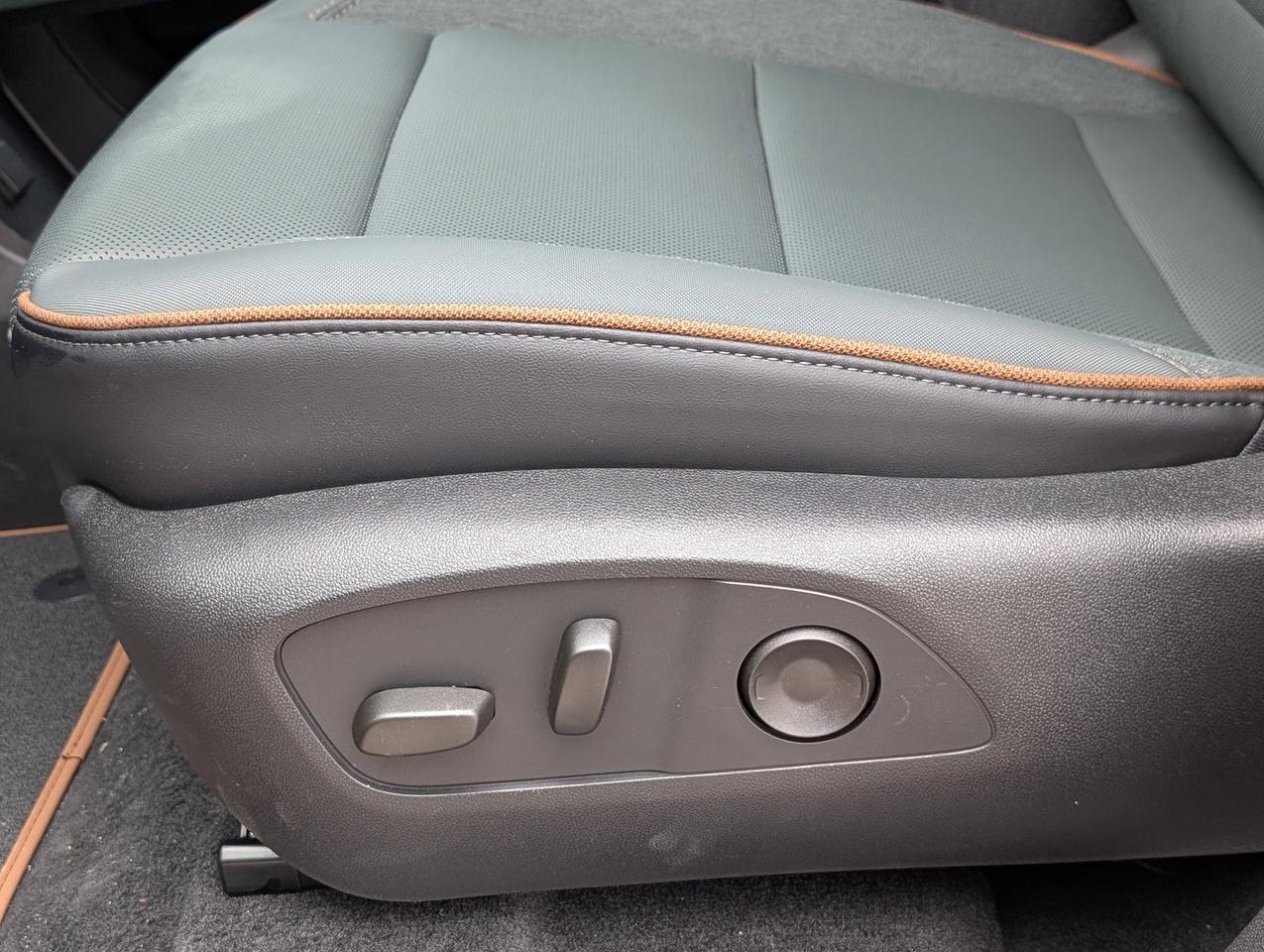 2025 GMC Acadia AT4 Photo