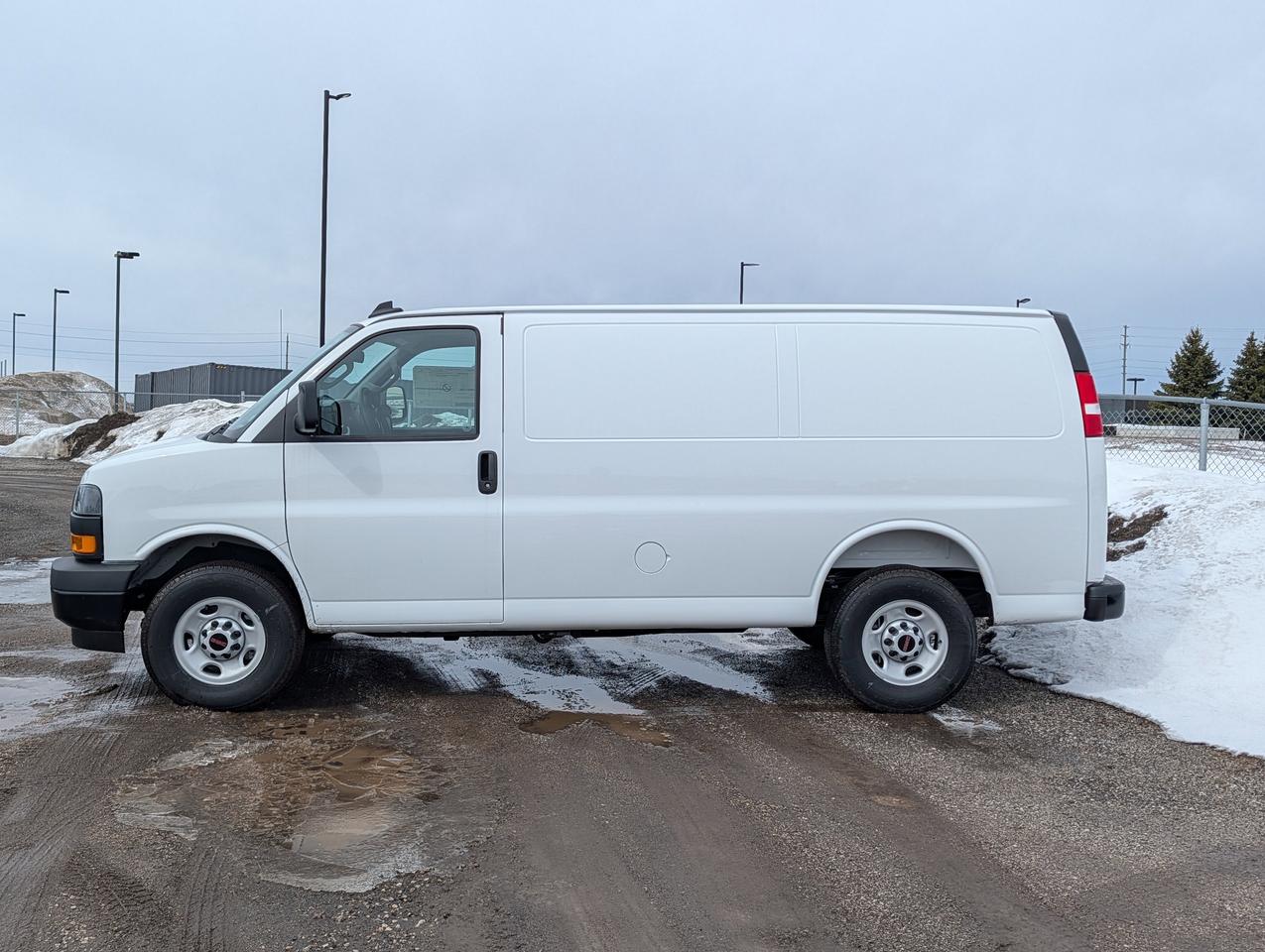 2025 GMC Savana Cargo Van  Photo4