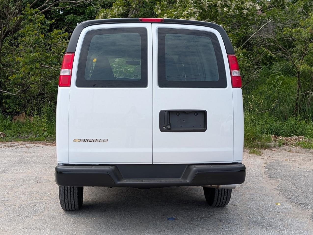 2025 Chevrolet Express Cargo Van  Photo