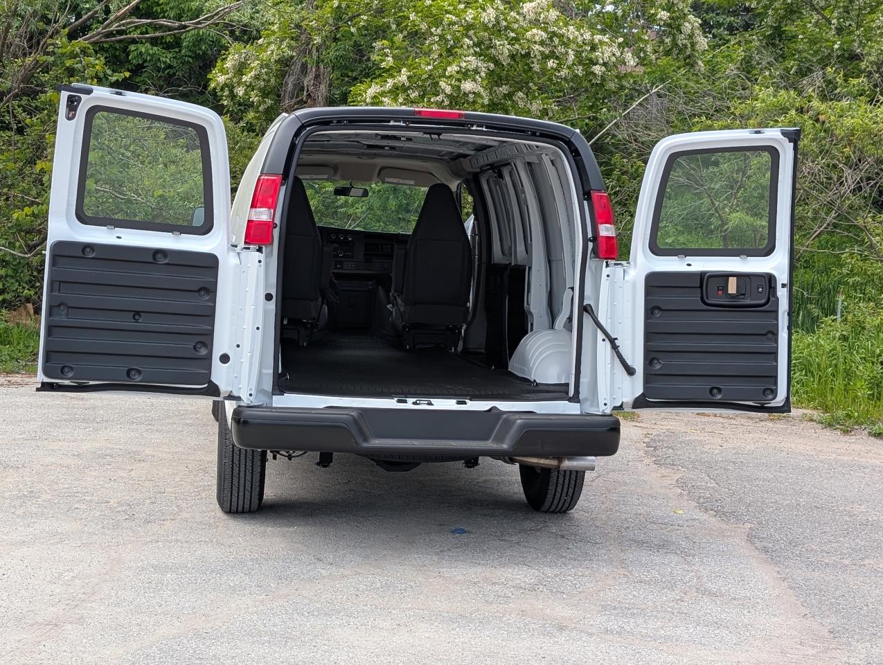 2025 Chevrolet Express Cargo Van  Photo