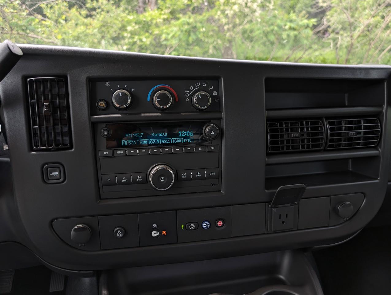 2025 Chevrolet Express Cargo Van  Photo