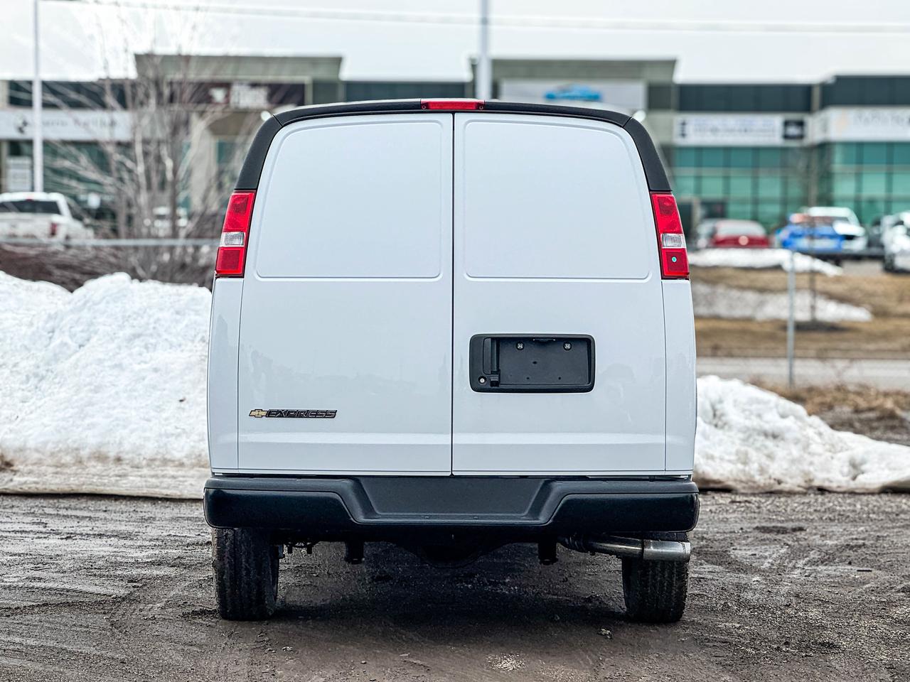 2025 Chevrolet Express Cargo Van  Photo