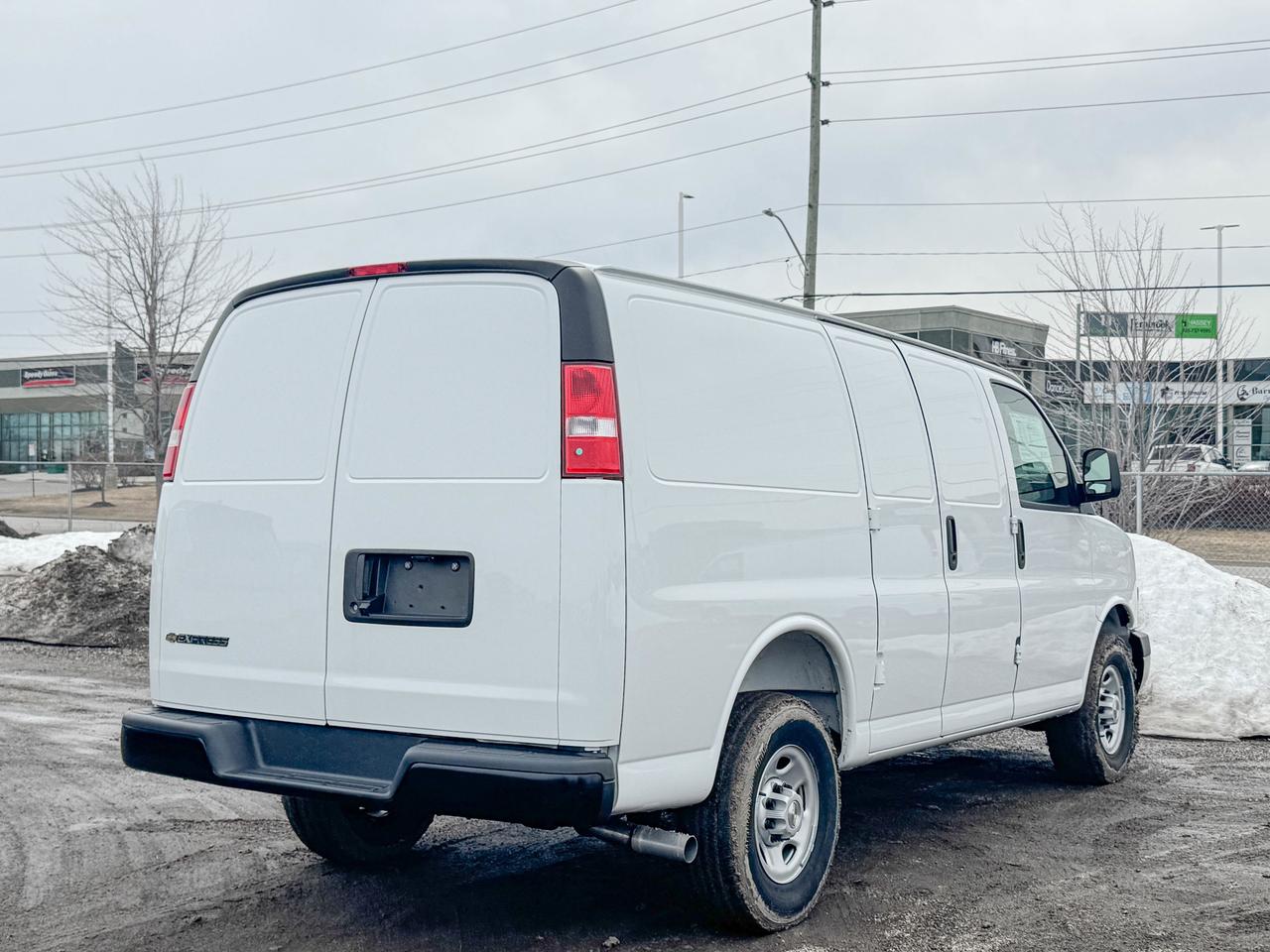 2025 Chevrolet Express Cargo Van  Photo