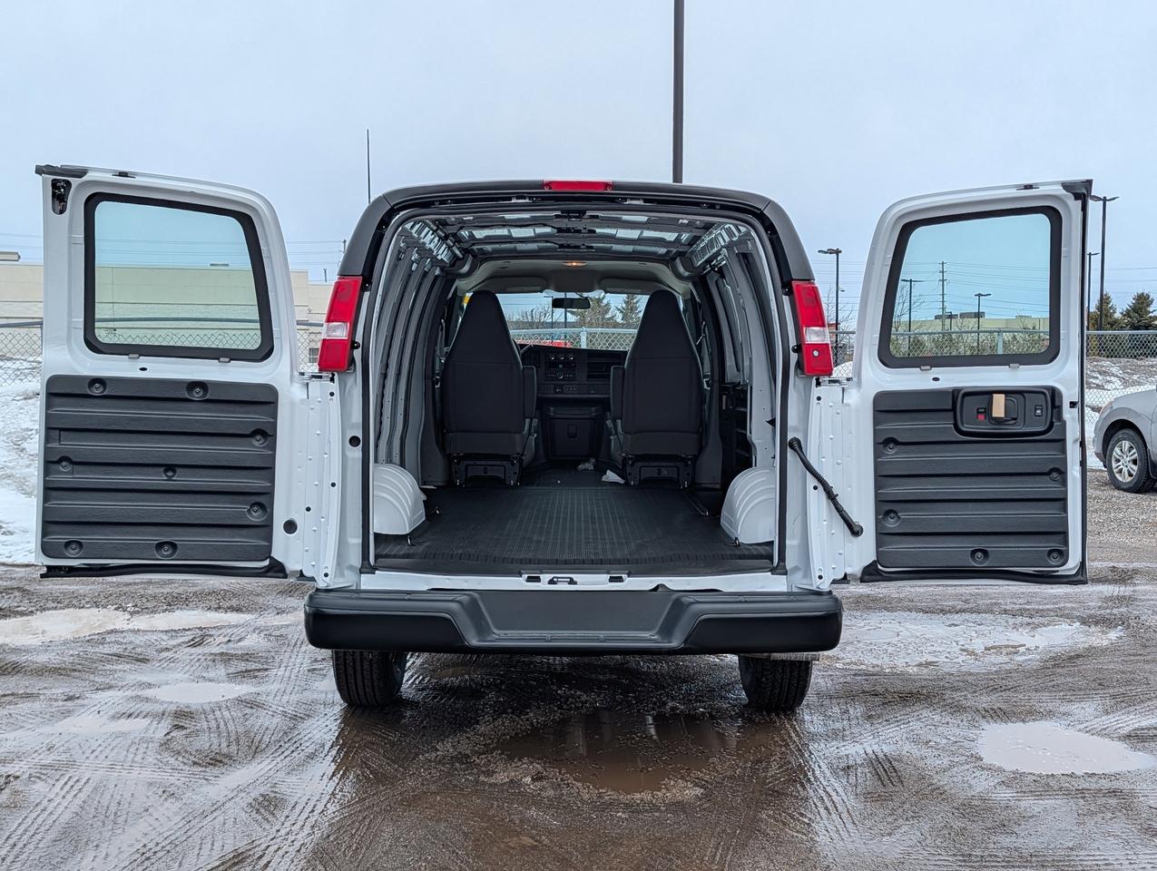 2025 GMC Savana Cargo Van  Photo