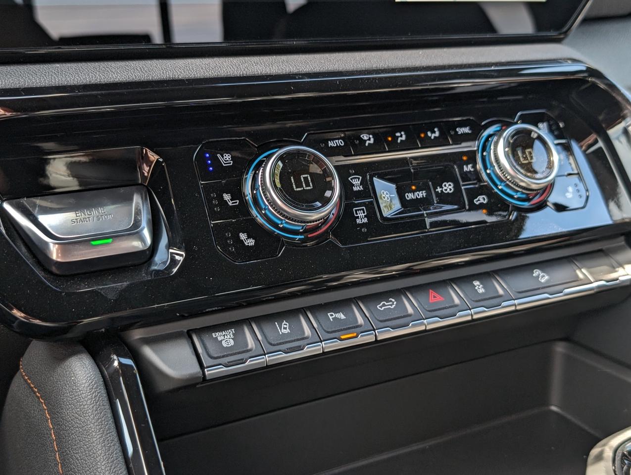 2025 GMC SIERRA 2500HD AT4 Photo