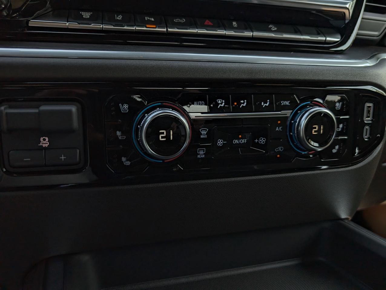 2025 GMC SIERRA 2500HD SLT Photo