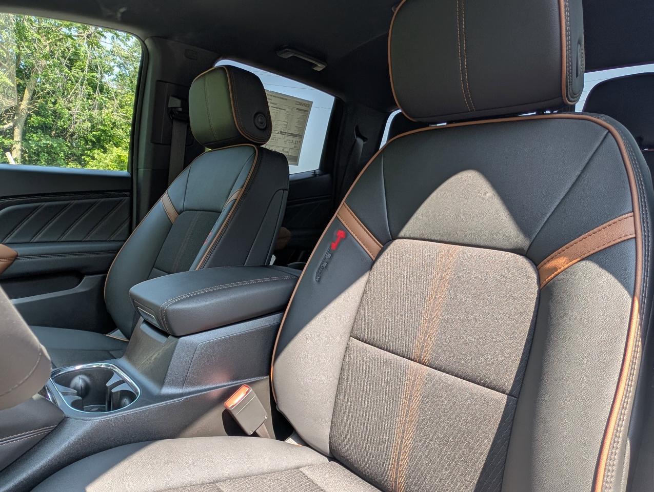 2025 GMC Canyon AT4 Photo