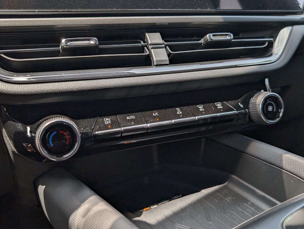 2025 Chevrolet Equinox EV RS Photo