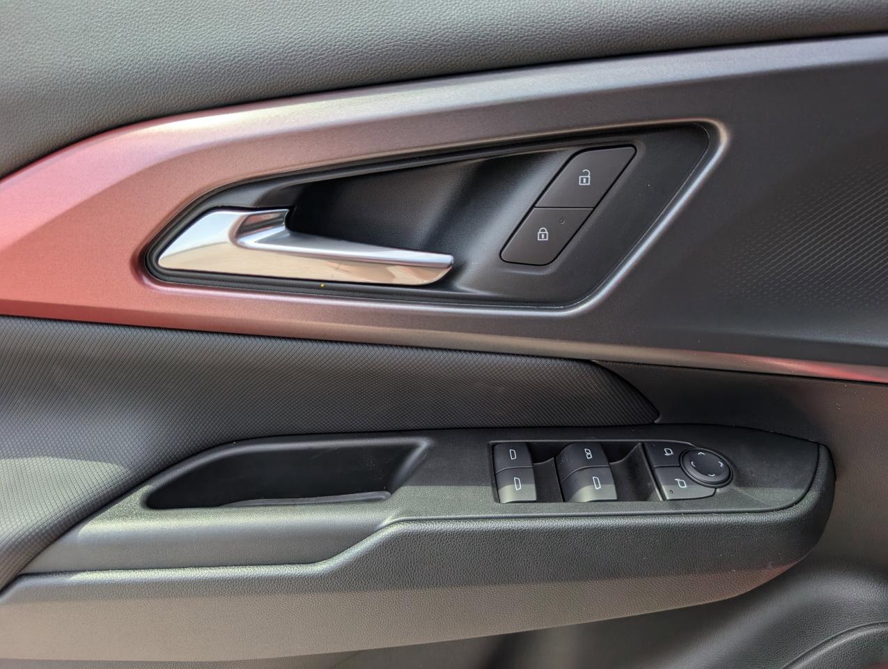 2025 Chevrolet Equinox EV RS Photo