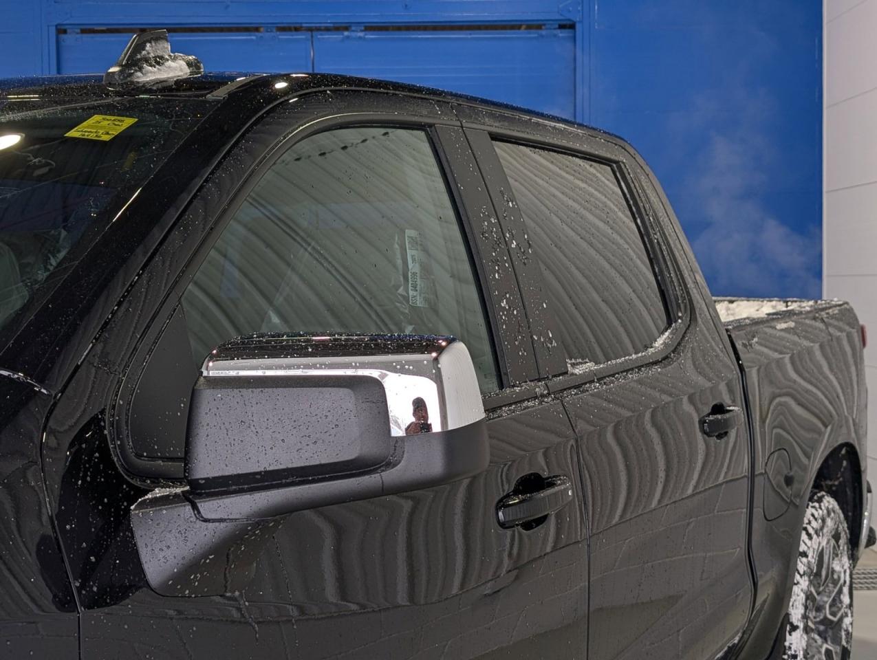 2025 Chevrolet Silverado 1500 LT Photo2