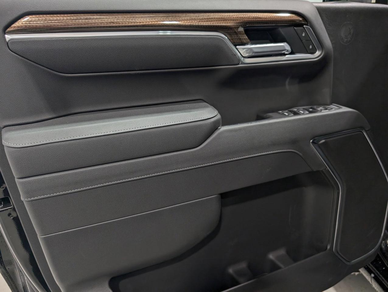 2025 Chevrolet Silverado 1500 LT Photo