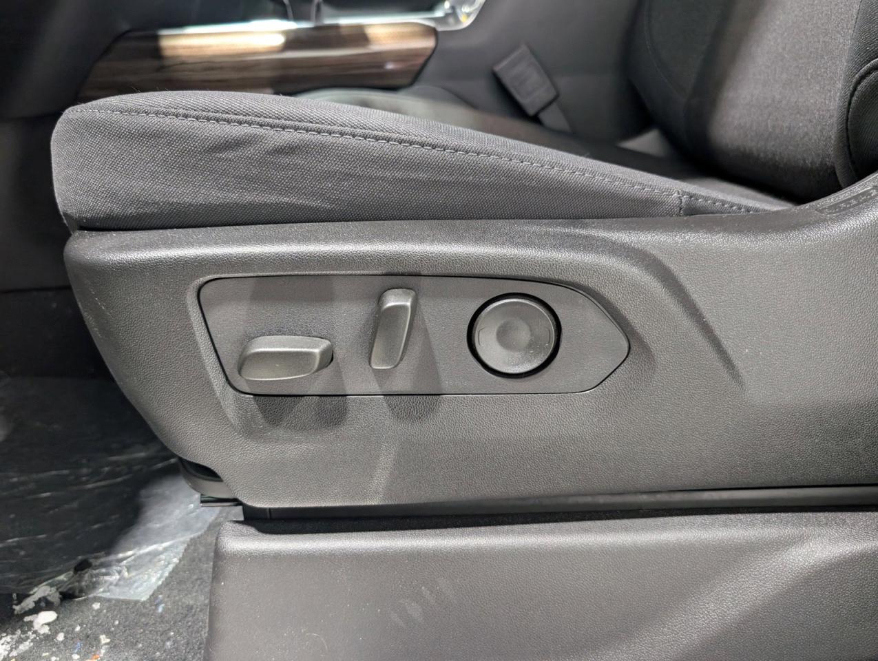 2025 Chevrolet Silverado 1500 LT Photo