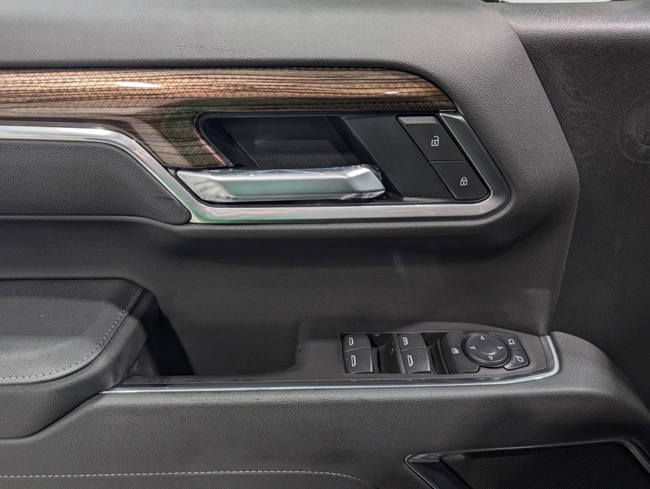 2025 Chevrolet Silverado 1500 LT Photo