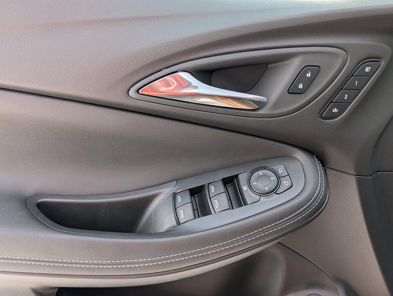 2025 Buick Encore GX Avenir Photo