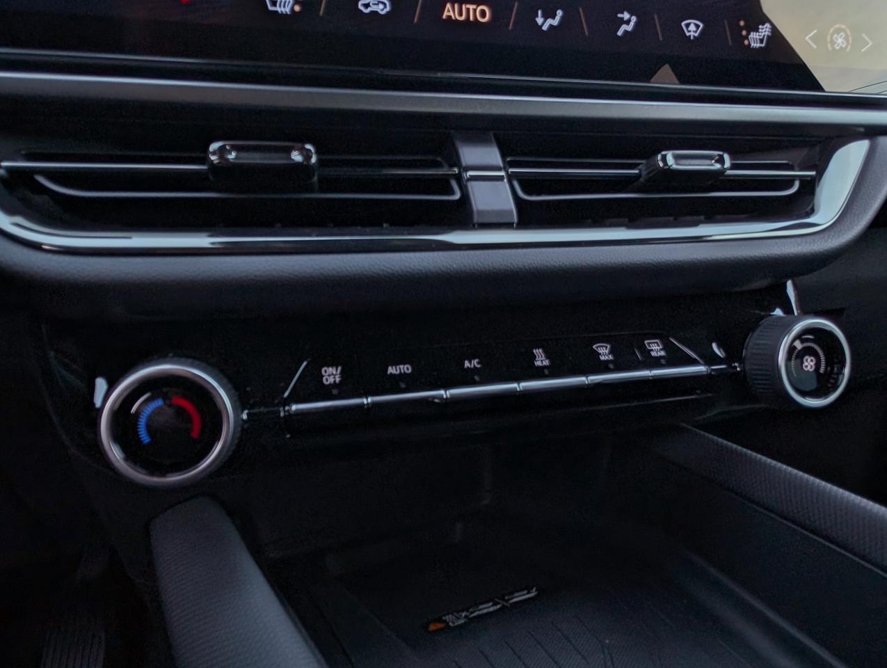 2025 Chevrolet Equinox EV RS Photo